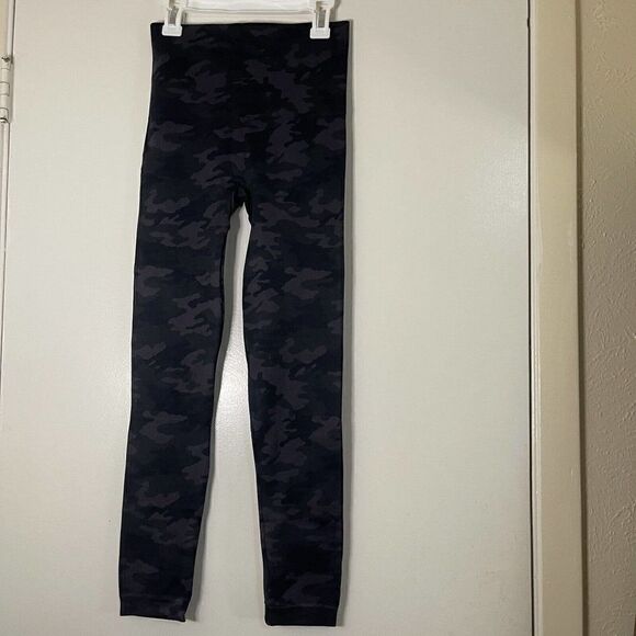 NWT! SPANX camo gray black seamless leggings size medium high waist - Picture 5 of 5